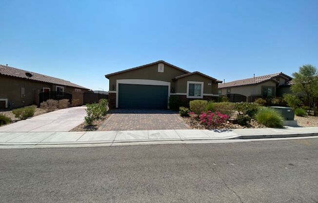 4 bed/ 3 bath single story home w/Casita