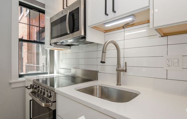 1 bed, 1 bath, 338 sqft, $1,825, Unit 309
