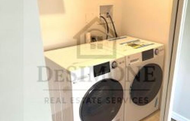 2 beds, 1 bath, 782 sqft, $1,299, Unit R-20