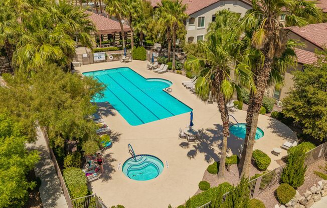 2 BEDROOM CONDO WITH MOUNTAIN VIEWS!