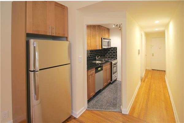 32 W 72 ST