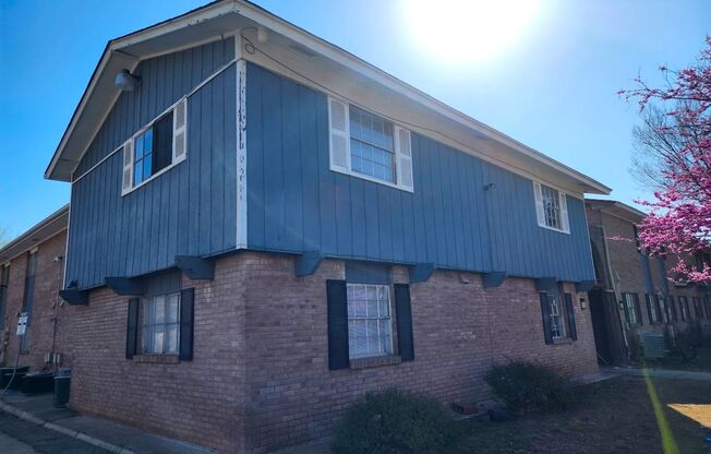 2 Bedroom 1.5 Bath Apt at the Monterey Square Apts NW OKC