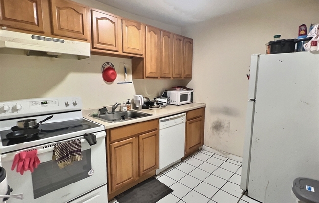 3 beds, 1.5 baths, 658 sqft, $3,600, Unit 21