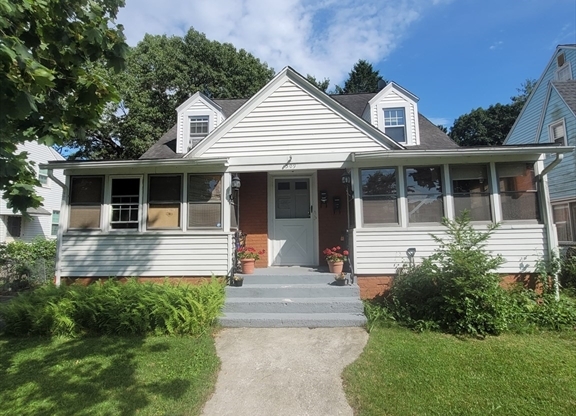 309 LEXINGTON ST