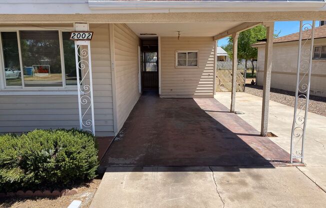 2002 W GARDENIA DR