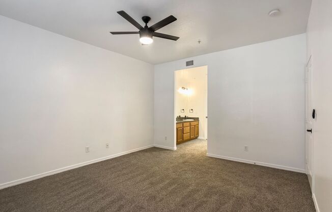 3 beds, 3 baths, 1,560 sqft, $2,050, Unit 135