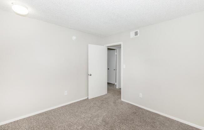 2 beds, 1 bath, 700 sqft, $1,130
