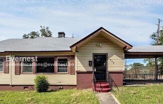 3 Beds and 1 Bath with a yard in Birmingham / Available Now!