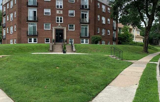 615 E VERNON RD