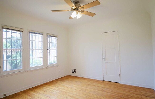 1055 S CRES HTS BLVD