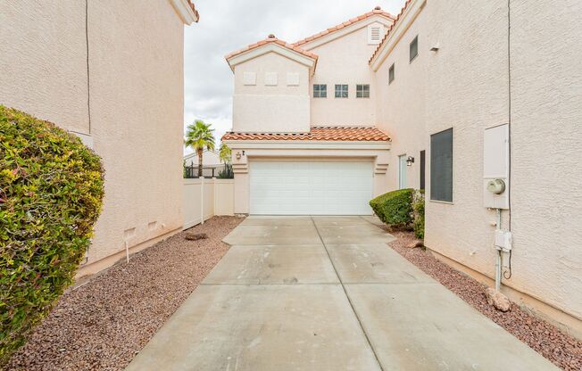 Stunning 4 Bedroom in Henderson with Pool!