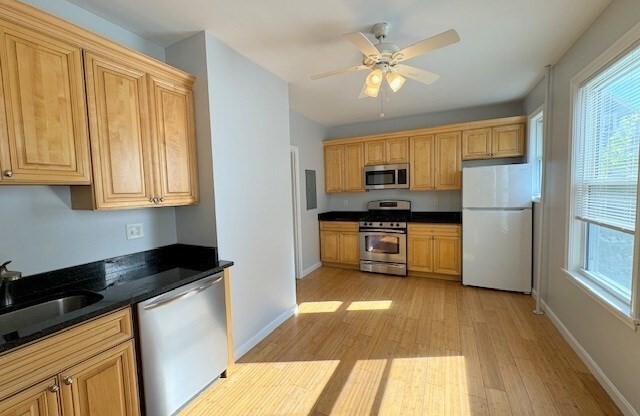 3 beds, 1 bath, 1,200 sqft, $3,200, Unit 1