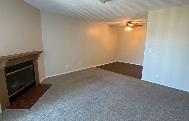 2 beds, 1 bath, 850 sqft, $930, Unit #27