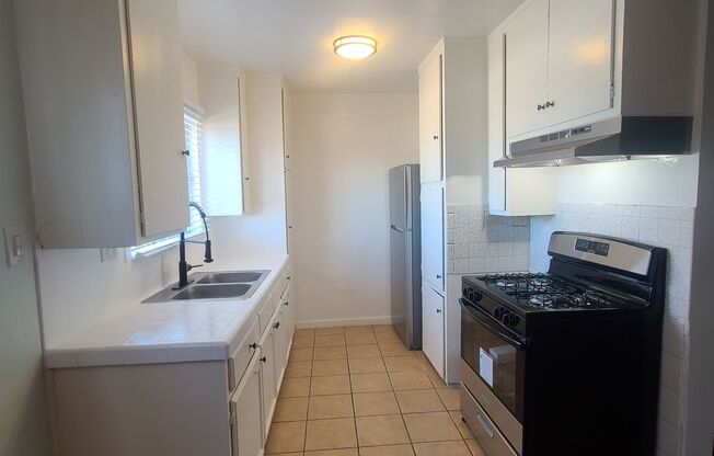 2 beds, 1 bath, 875 sqft, $2,499, Unit 03