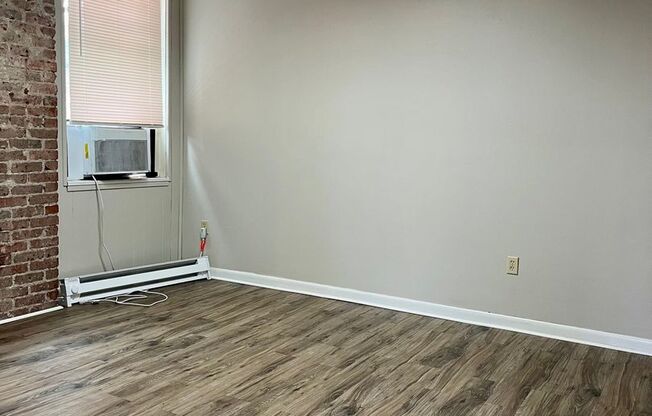 1 bed, 1 bath, 370 sqft, $875, Unit 31