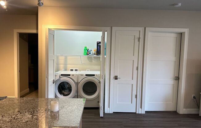 1 bed, 1 bath, 871 sqft, $1,600, Unit 232