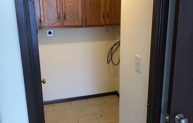 2 beds, 1 bath, $1,095