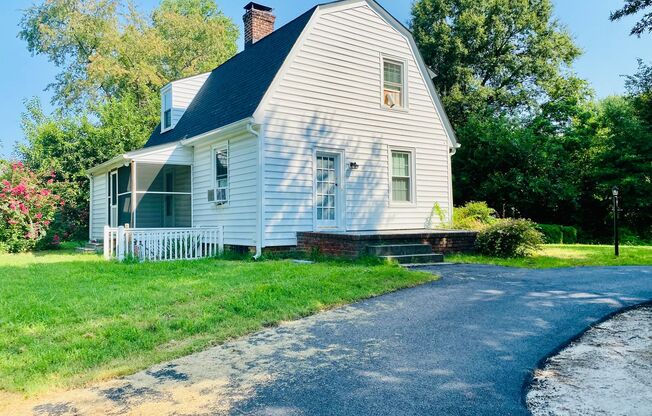 Charming 4bdrm/1.5bth Colonial Located in the West End of Henrico County!!