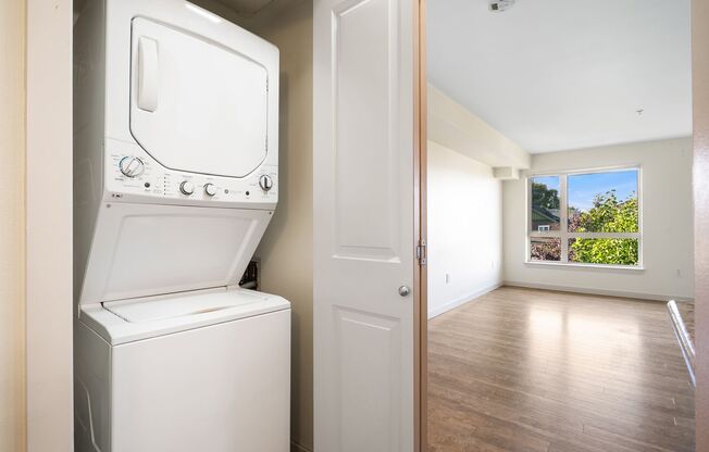 Studio, 1 bath, 461 sqft, $1,550, Unit 307