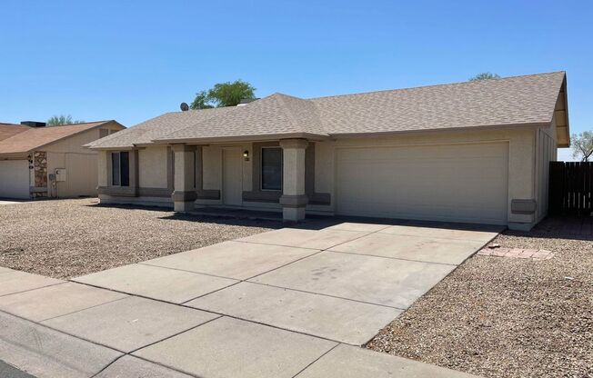 3 Bedroom 2 Bath Single Level Home in Chandler! NO HOA!