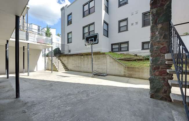 The Shuksan Apartments – Classic Brick Charm in the University District
