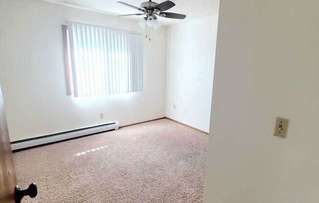 3 beds, 1 bath, 1,220 sqft, $1,299, Unit 816