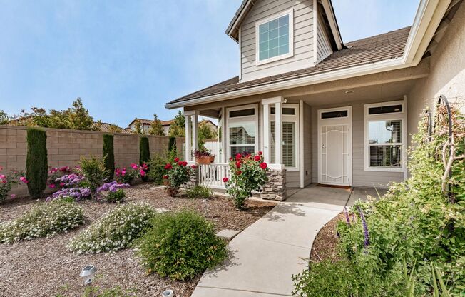 Amazing 3 Bedroom+Flex Room/2 Bath/3 Car Garage Clovis Home for Rent