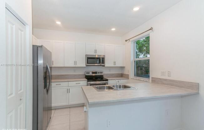 2675 SE 12 ST