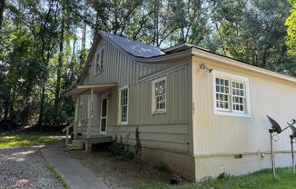 Quiet Forested 2 Bedroom Unit