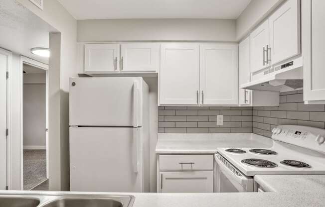 Fully Equipped Kitchen at Horizon East Apartments