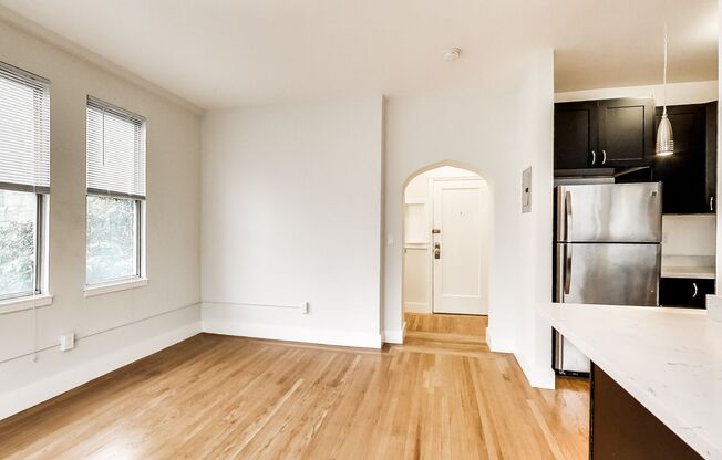 Studio, 1 bath, 450 sqft, $2,400, Unit 205