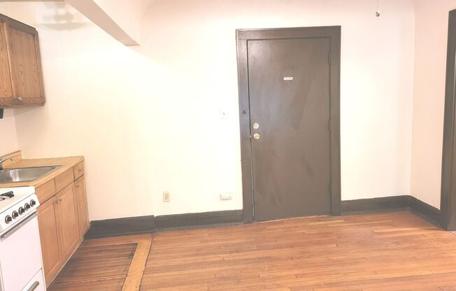 Studio, 1 bath, $775, Unit 109