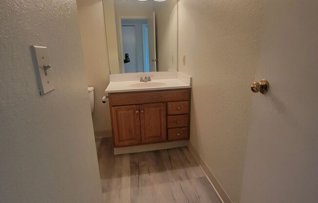 2 beds, 1 bath, $2,200