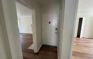 1 bed, 1 bath, $2,300, Unit 5320 1/2