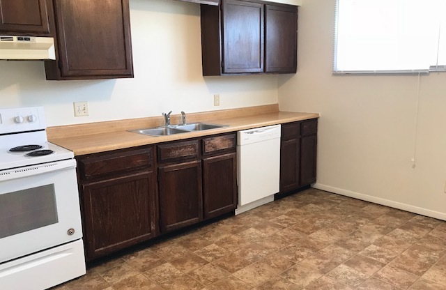 2 beds, 1 bath, $700, Unit 1W01