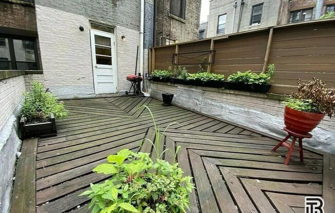 247 W 102 ST