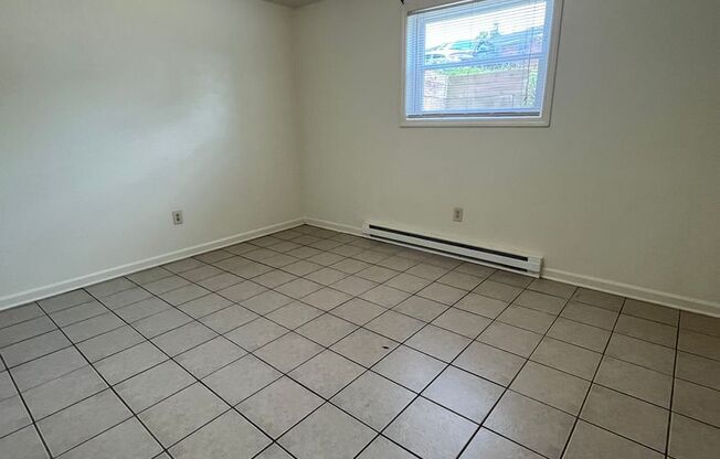 2 beds, 1 bath, 903 sqft, $1,290, Unit K-10