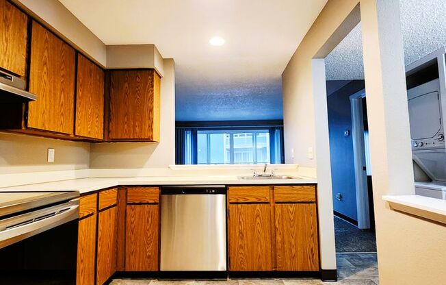 1 bed, 1 bath, 643 sqft, $1,275, Unit 227