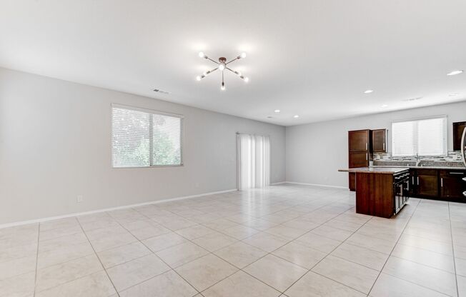 House For Rent! 4 beds, 3 baths Community Club House!