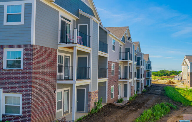 Exterior View at Strathmore Apartment Homes, West Des Moines, Iowa