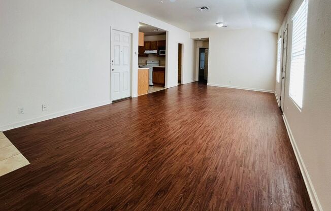 Cozy 2 bedroom 2bath Retreat near Randolph AFB, IH-35, Loop 1604, BAMC, and only minutes from The Forum!