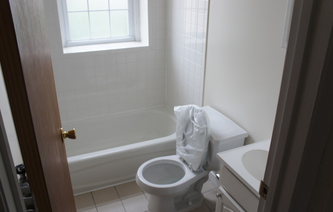 Studio, 1 bath, 298 sqft, $865, Unit 412