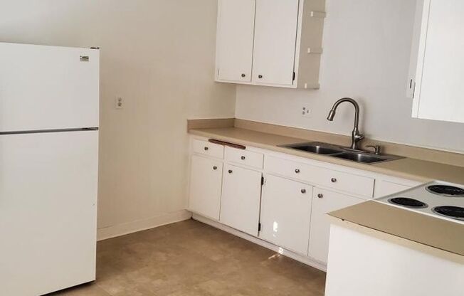 2 beds, 1 bath, $2,095, Unit #09