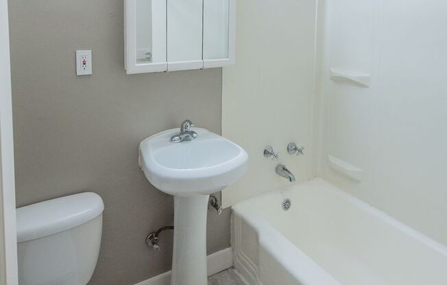 1 bed, 1 bath, 580 sqft, $1,945, Unit Hamrick 101