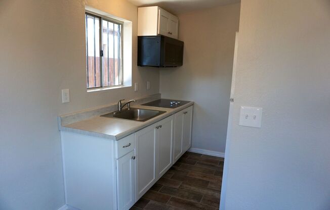 1 bed, 1 bath, 458 sqft, $800, Unit 2535Guest