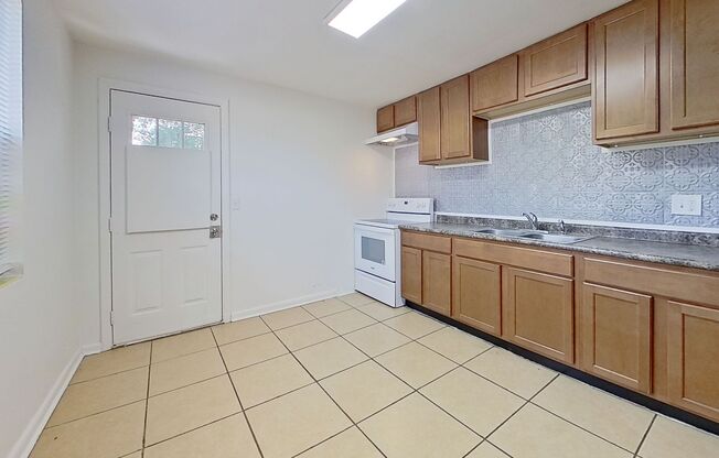 2 Bedroom Apartment with a Bonus Room in Brentwood!