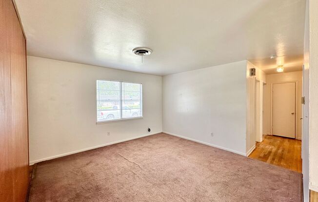 3 beds, 1 bath, $995