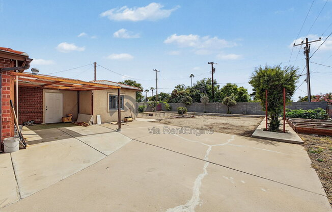 3 beds, 2 baths, 1,553 sqft, $2,300