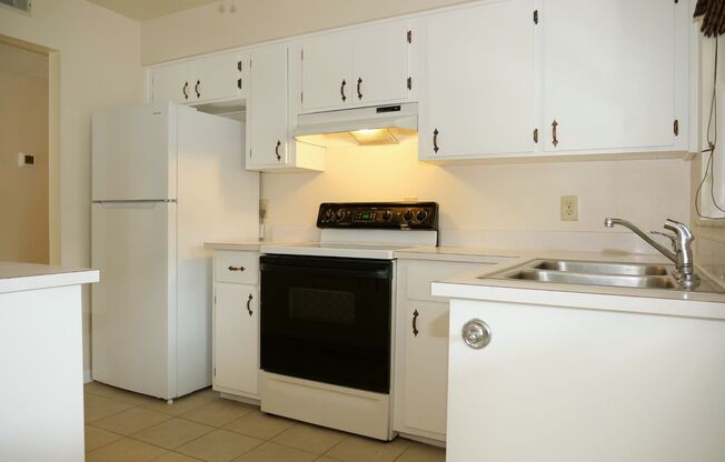 Clean, Bright & Move-In Ready! 3-Bedroom Home in Convenient Orlando Location