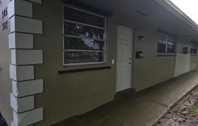 305 N 61 AVE